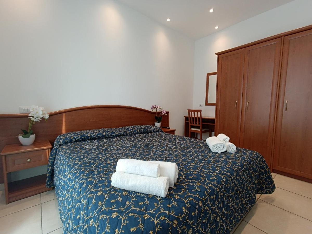 Hotel Queen Mary Cattolica Esterno foto