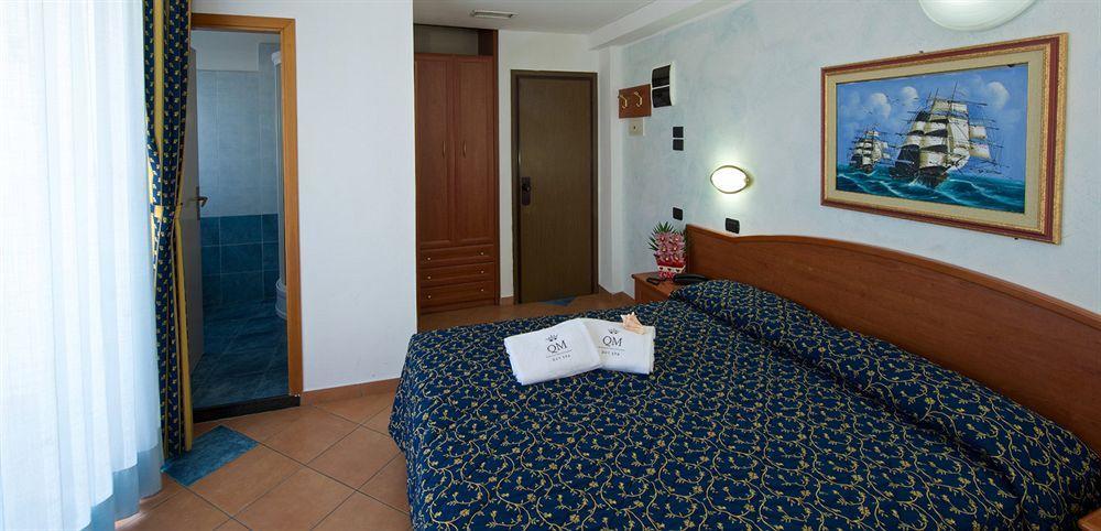 Hotel Queen Mary Cattolica Esterno foto