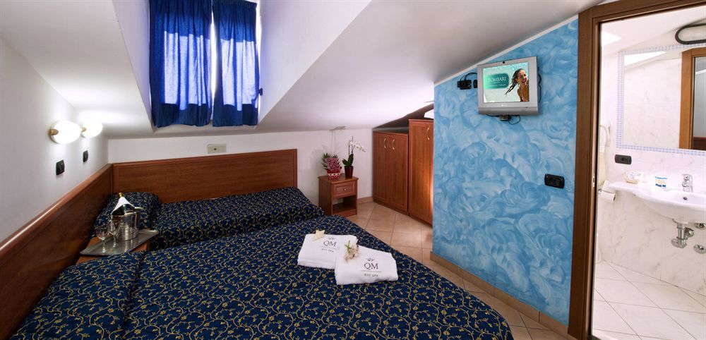 Hotel Queen Mary Cattolica Esterno foto