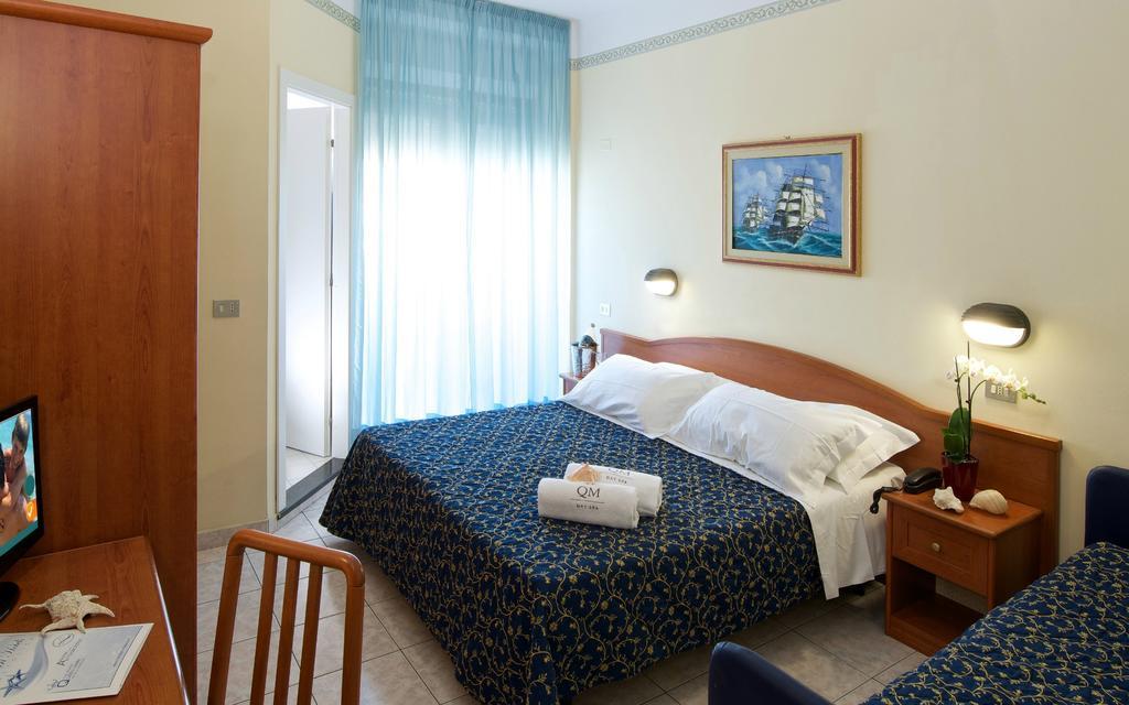 Hotel Queen Mary Cattolica Camera foto